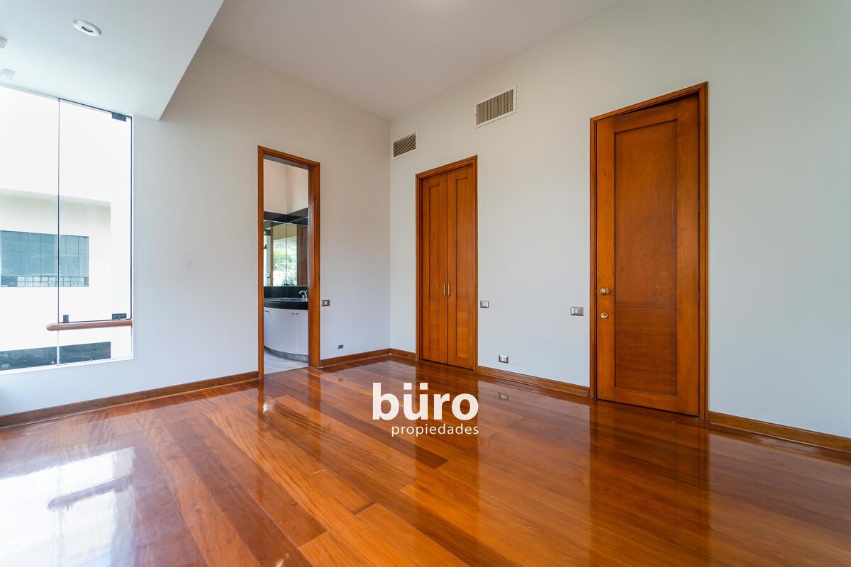 12 de 43: Hall de distribución del segundo piso