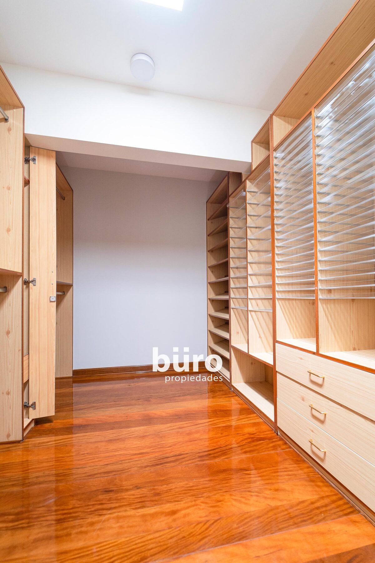 22 de 43: Walk-in-closet