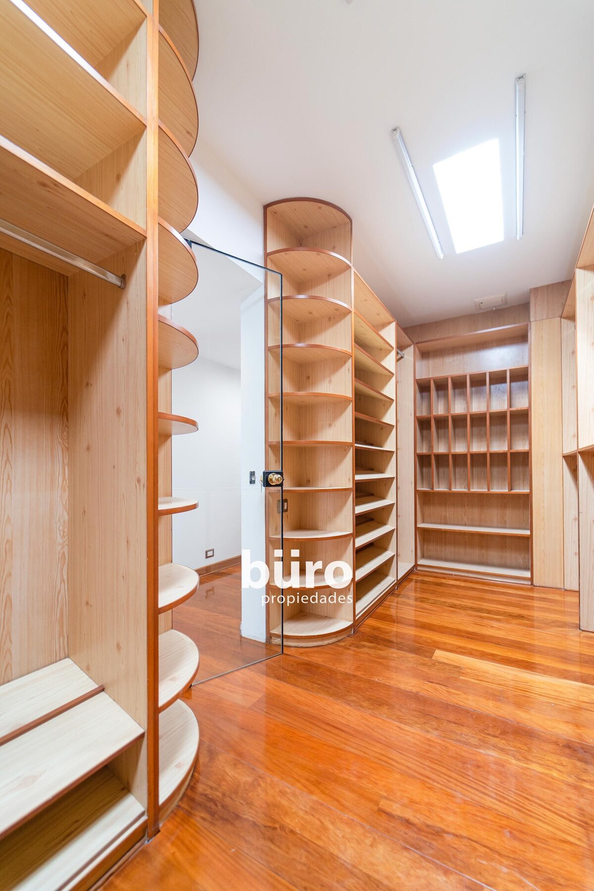 24 de 43: Segundo Walk-in-closet