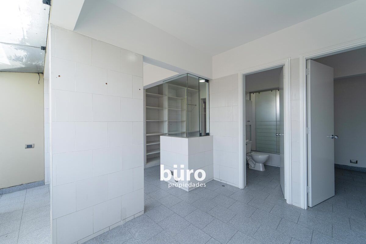 33 de 43: Lavandería y dos dormitorios de servicio y baño
