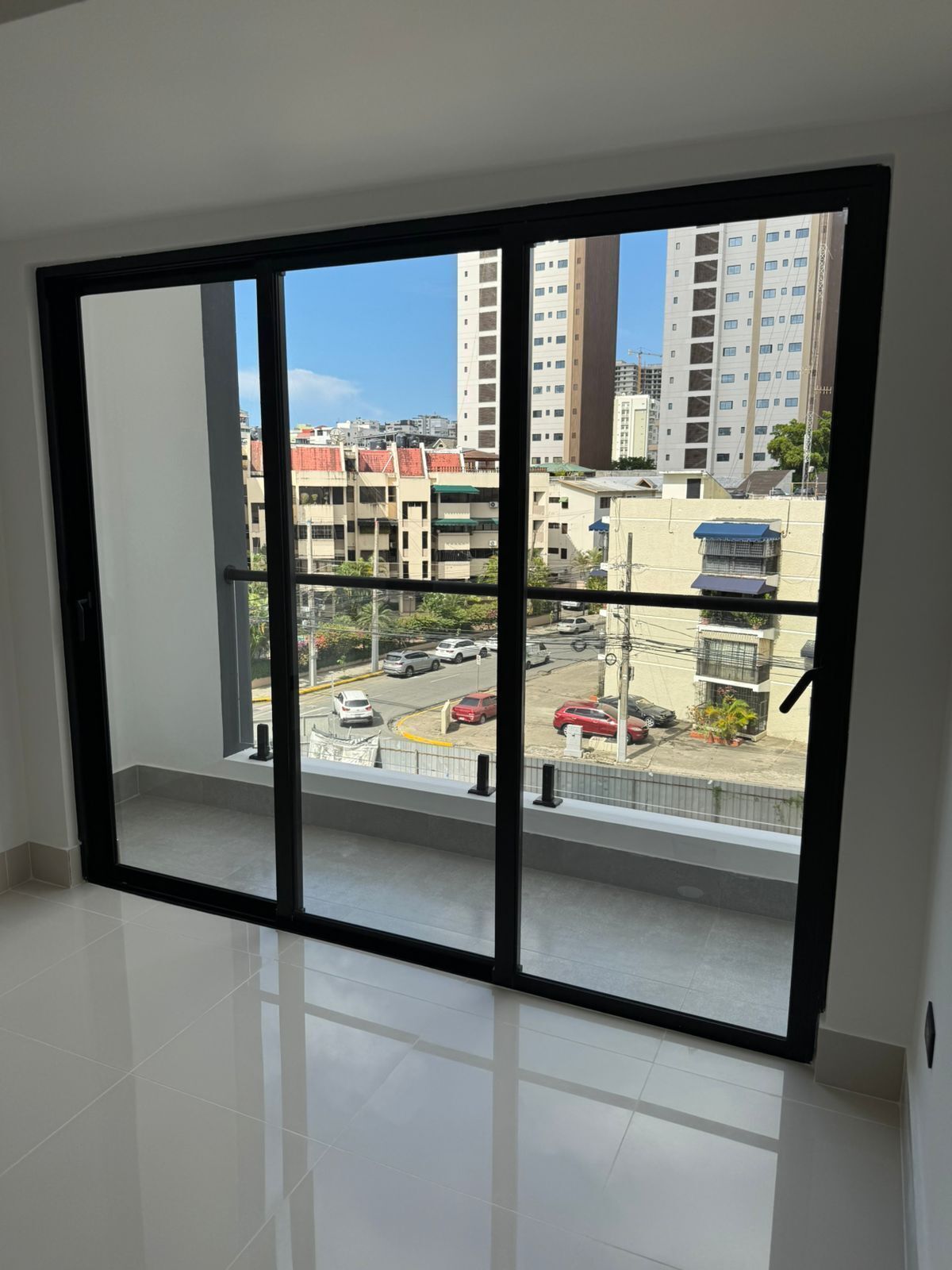 5 of 33: Terraza
