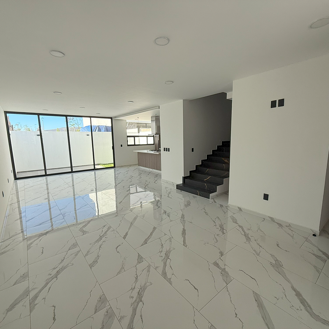 2 of 14: Sala-comedor
