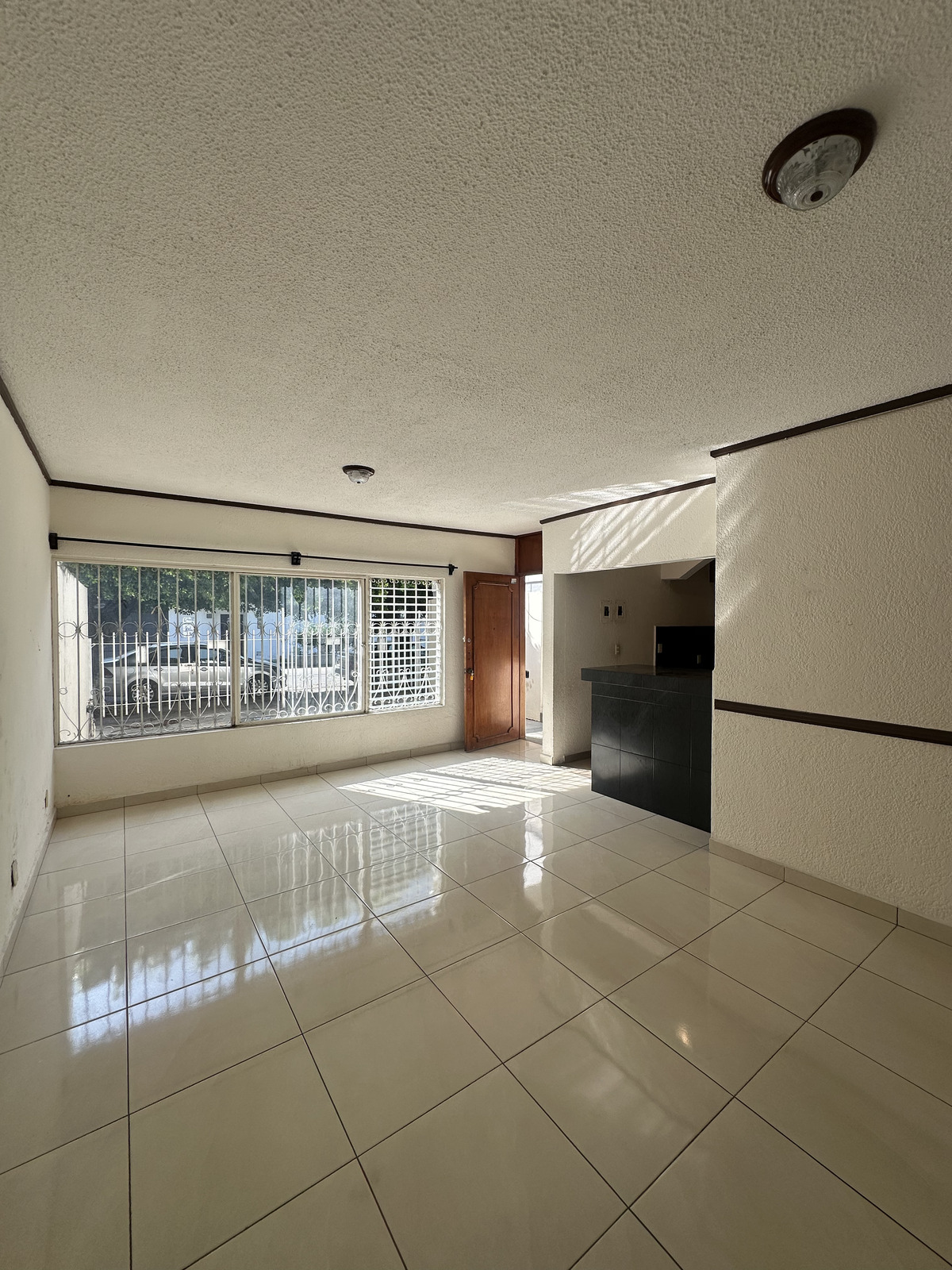 7 of 21: SALA / COMEDOR