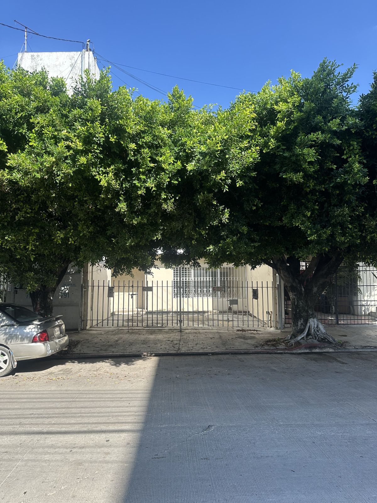 1 of 22: FACHADA