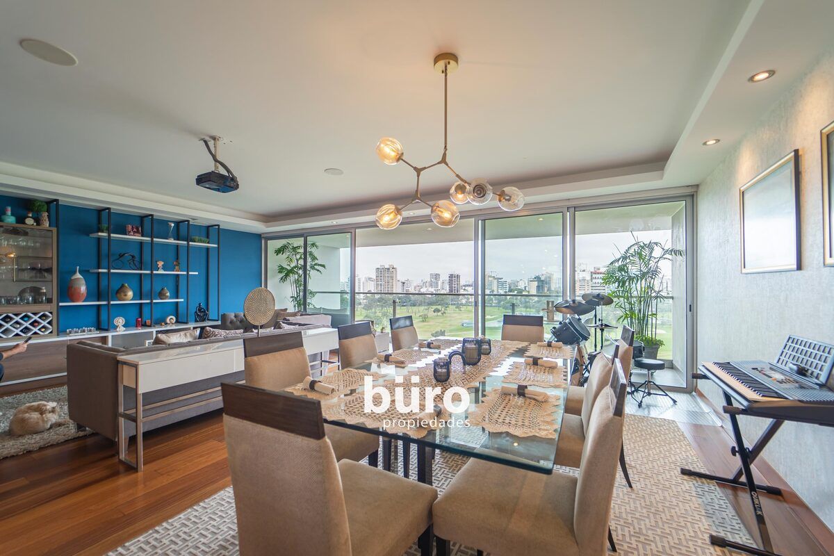 3 de 27: Sala y comedor con magnifica vista al Golf