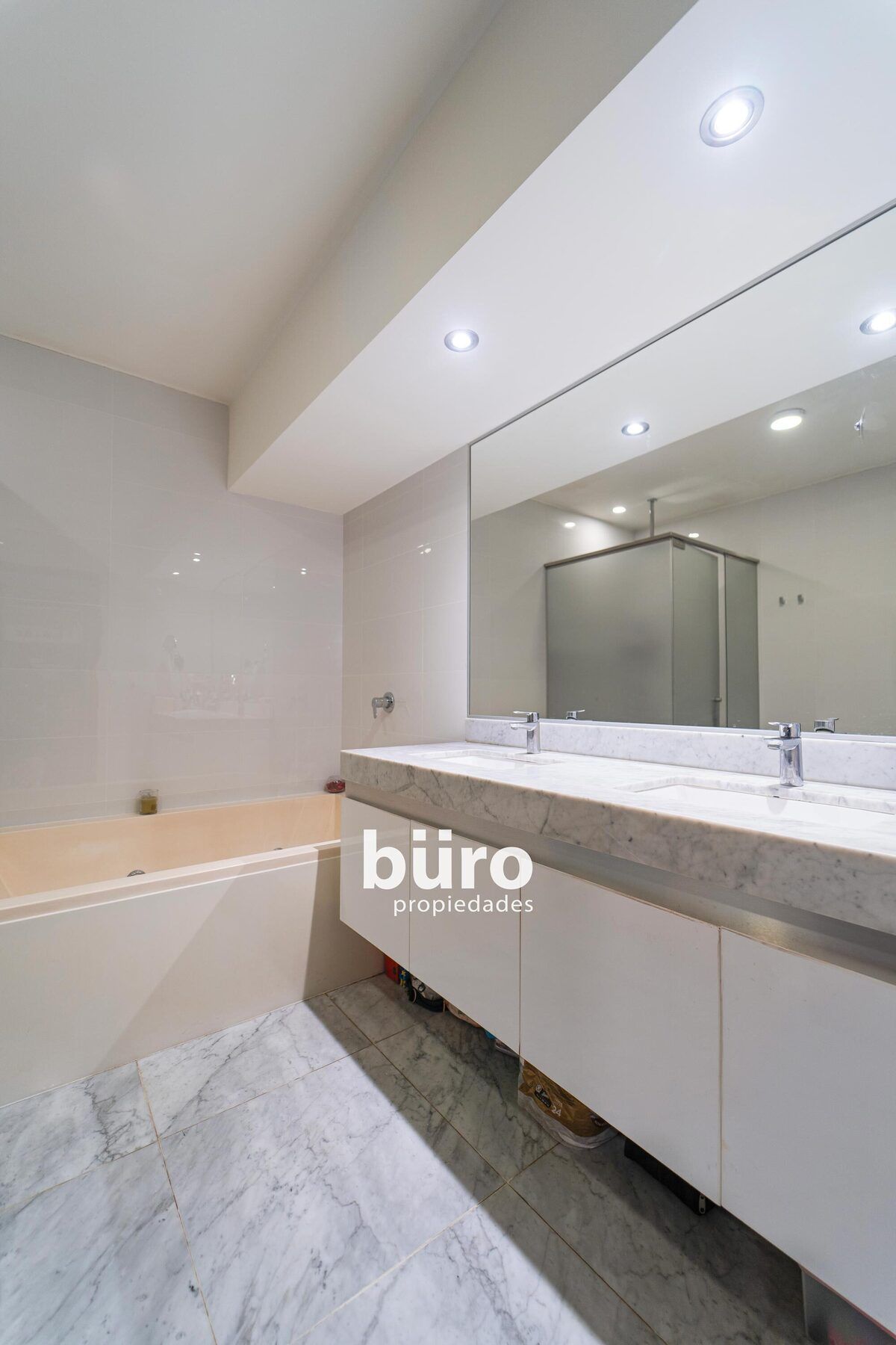 11 de 29: Baño principal