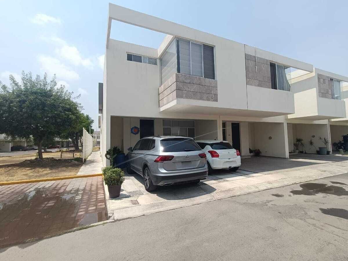 9 de 23: Casa en esquina