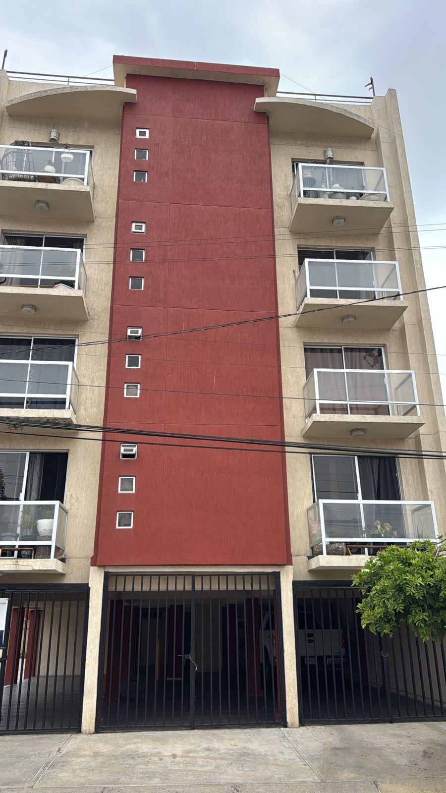 1 of 14: FACHADA