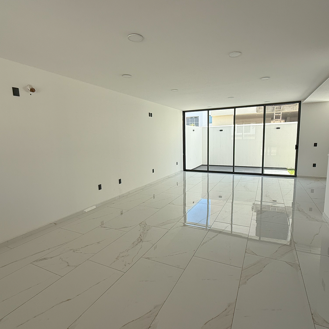 3 of 14: Terraza