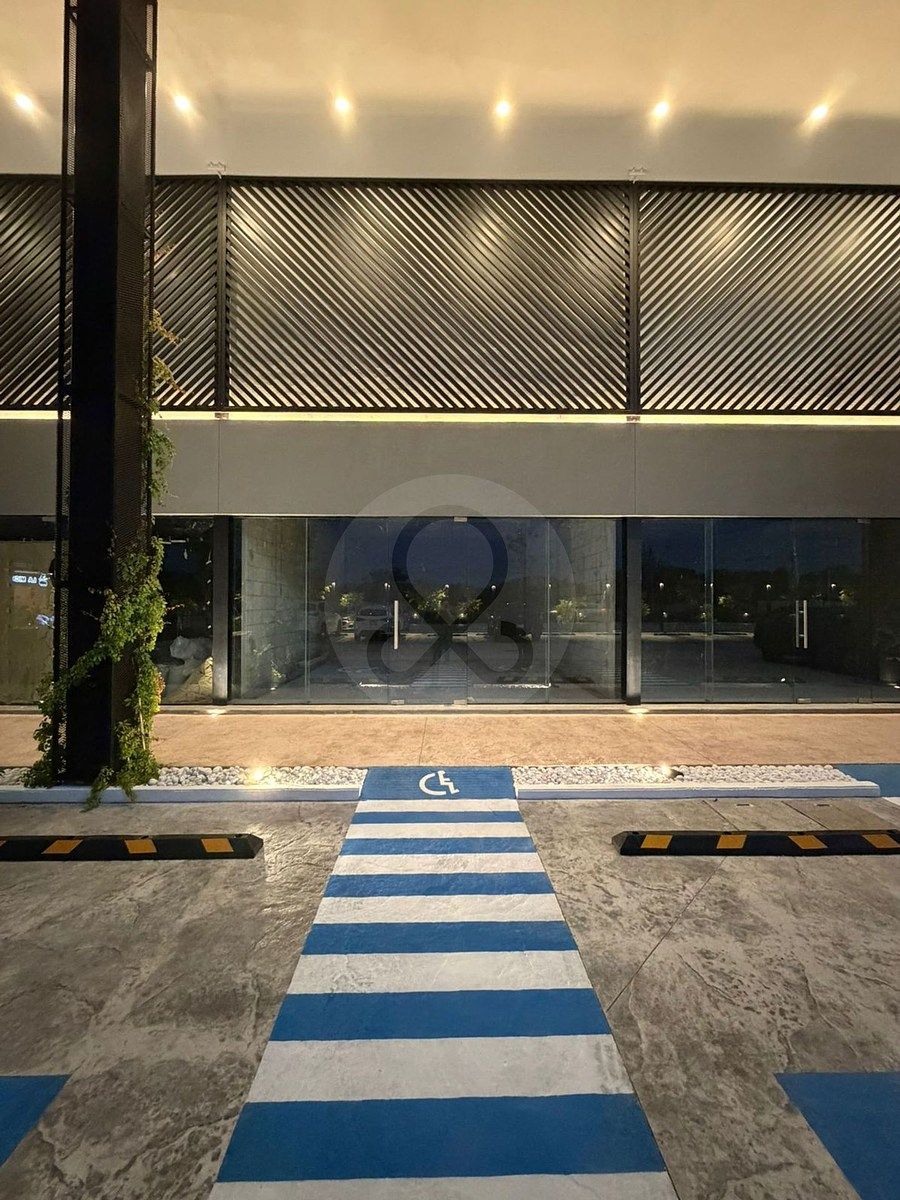 Locales en Renta en Planta baja con Mezzanine en Temozon Norte, foto 1 de 17