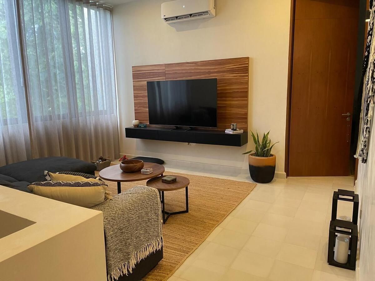 9 de 24: STUDIO TV ROOM