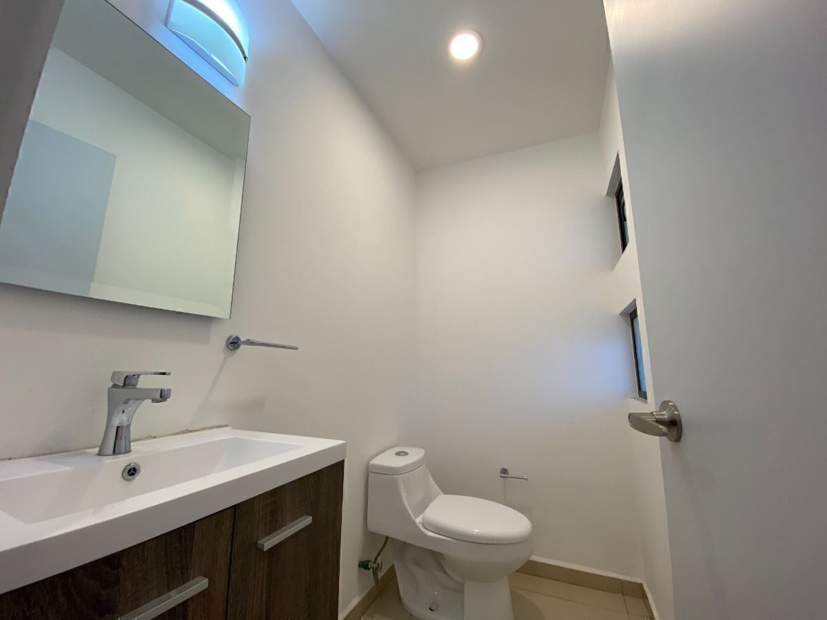 6 of 21: Baño visitas