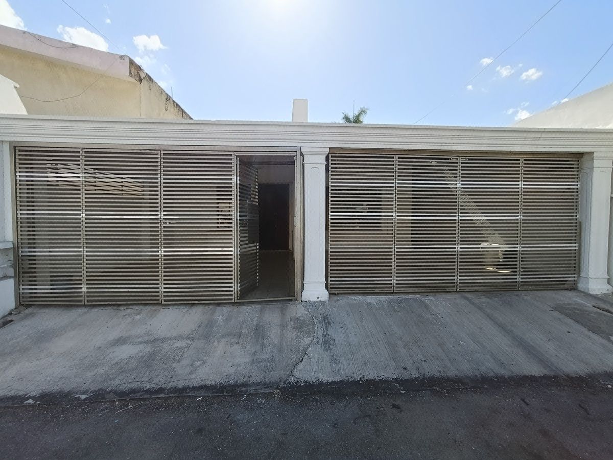 Residencia de un solo piso con alberca, family room y gran potencial - foto 2