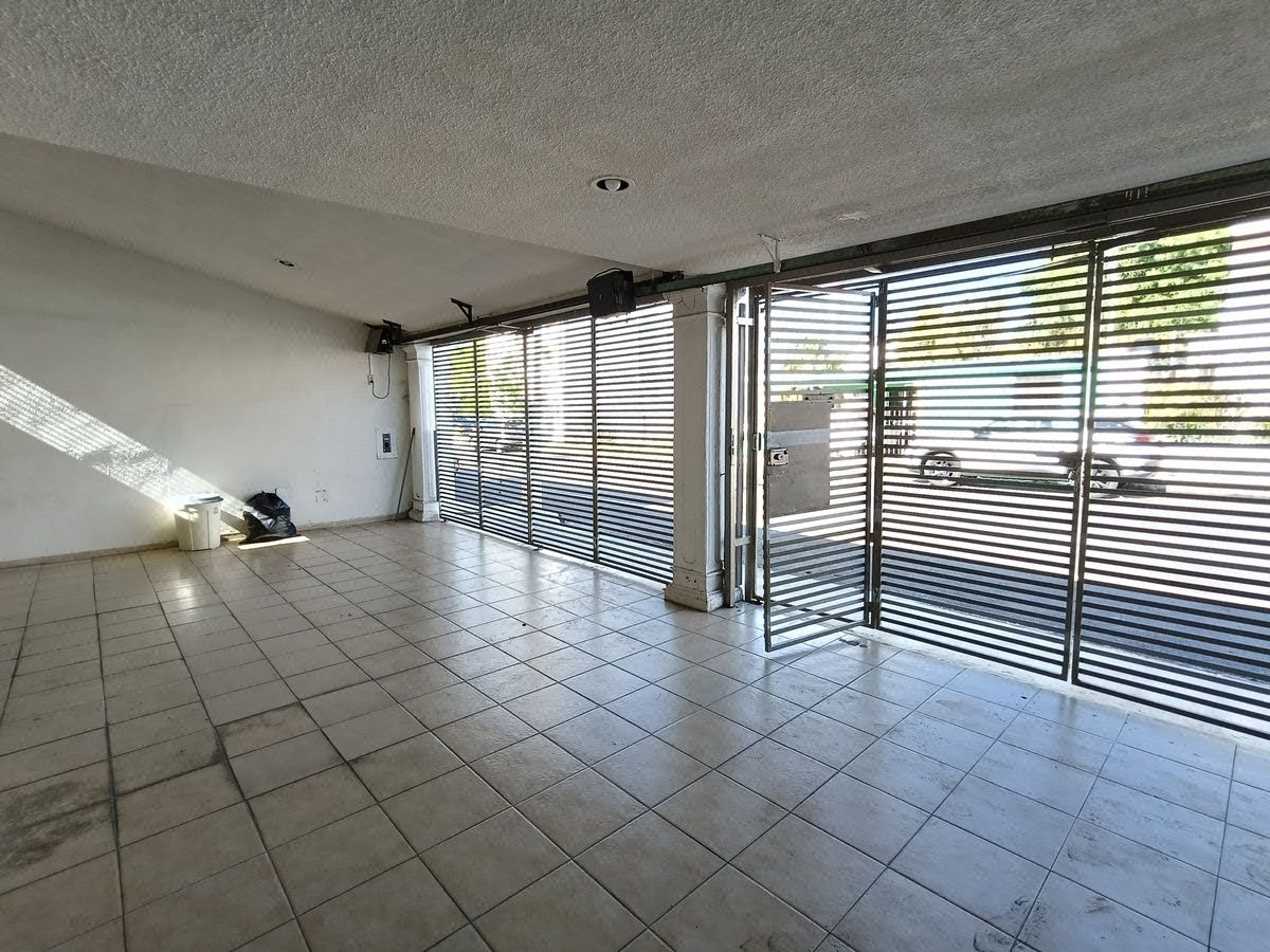 Residencia de un solo piso con alberca, family room y gran potencial - foto 4