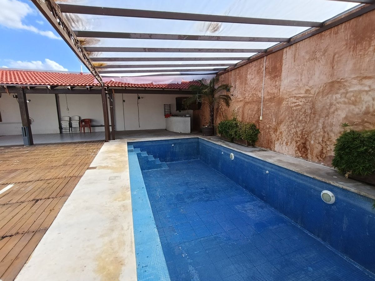 Residencia de un solo piso con alberca, family room y gran potencial - foto 1
