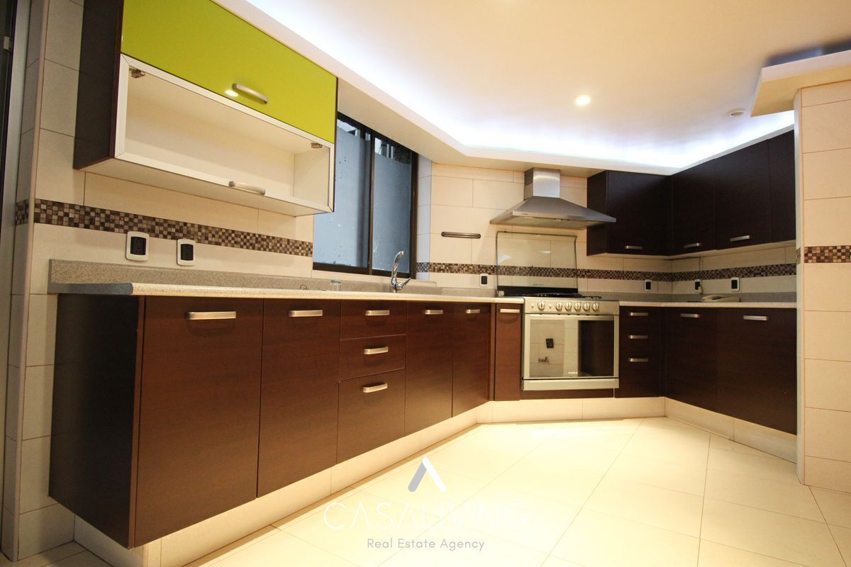 5 of 14: Cocina