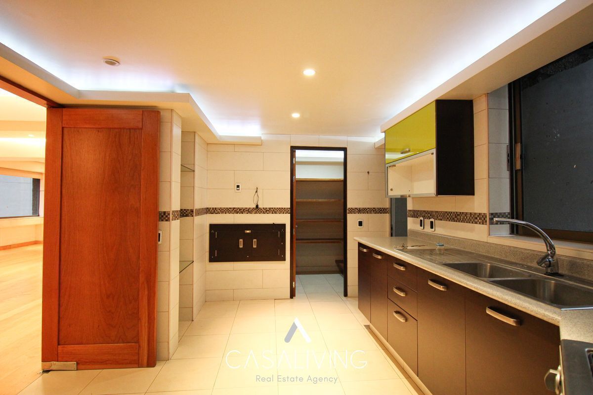 4 of 14: Cocina