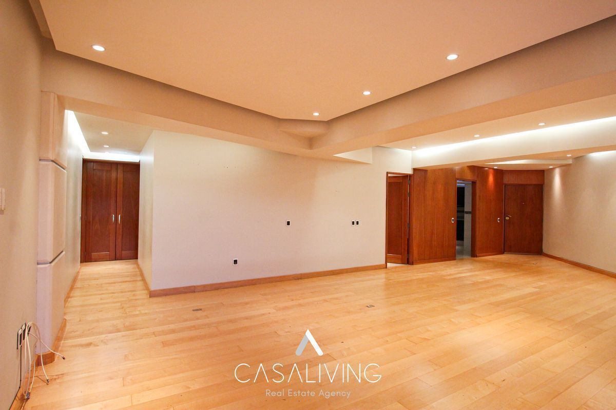 1 of 14: Sala comedor