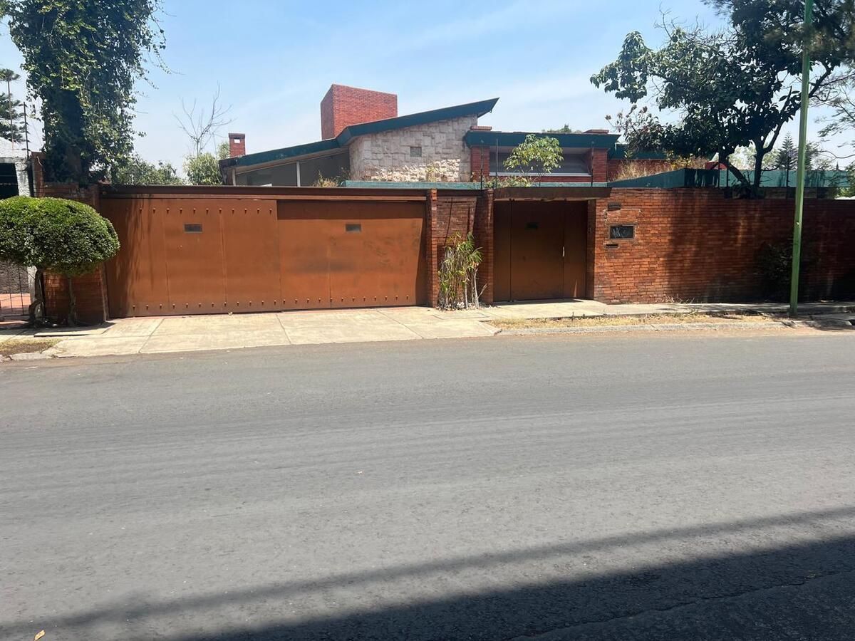 2 of 11: BOSQUES TERRENO VENTA