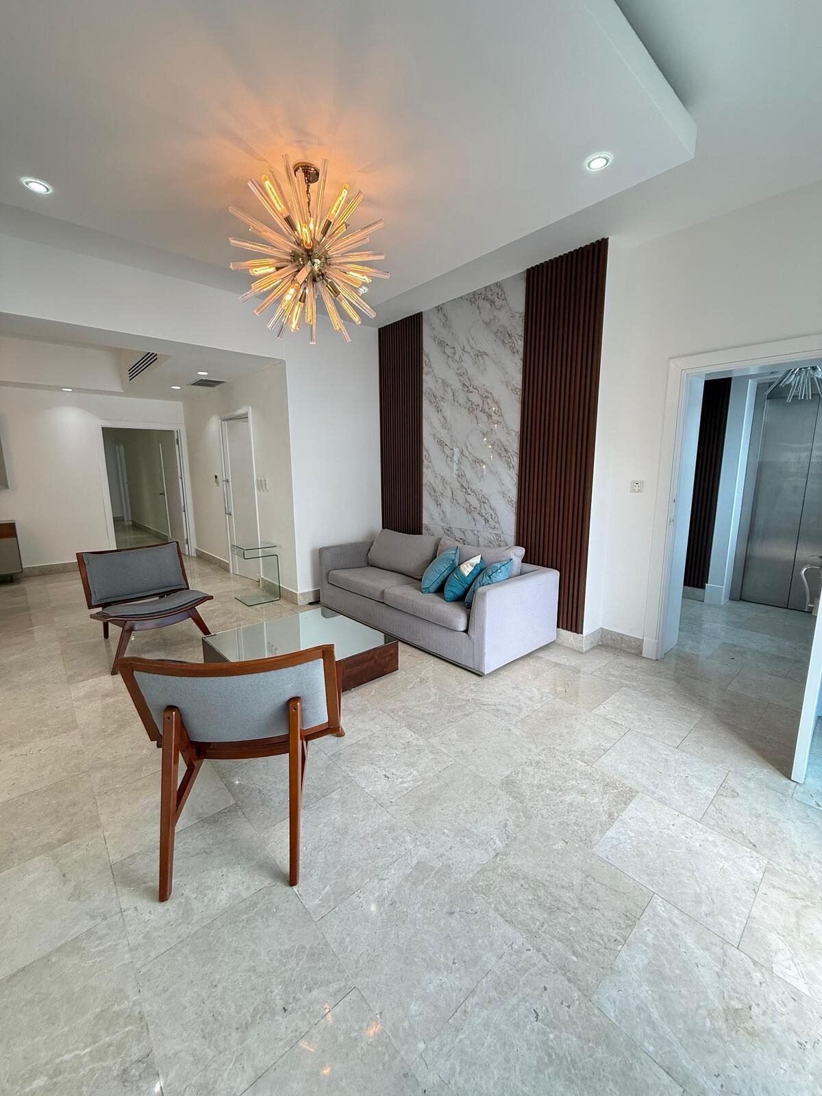 2 de 27: Sala