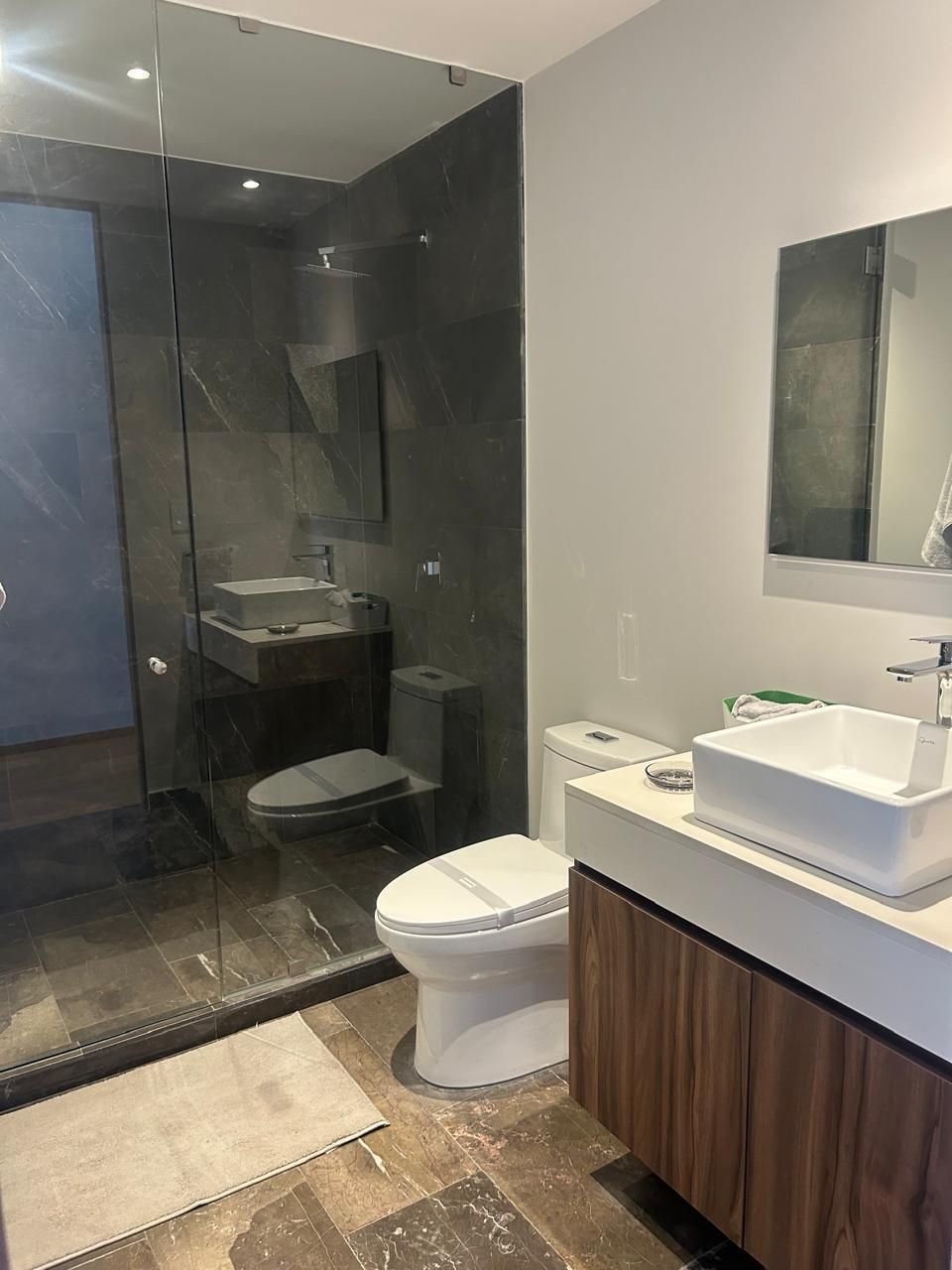 5 of 11: Baño