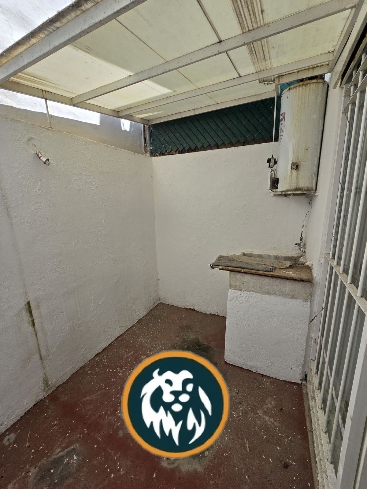 7 de 37: Patio de servicio