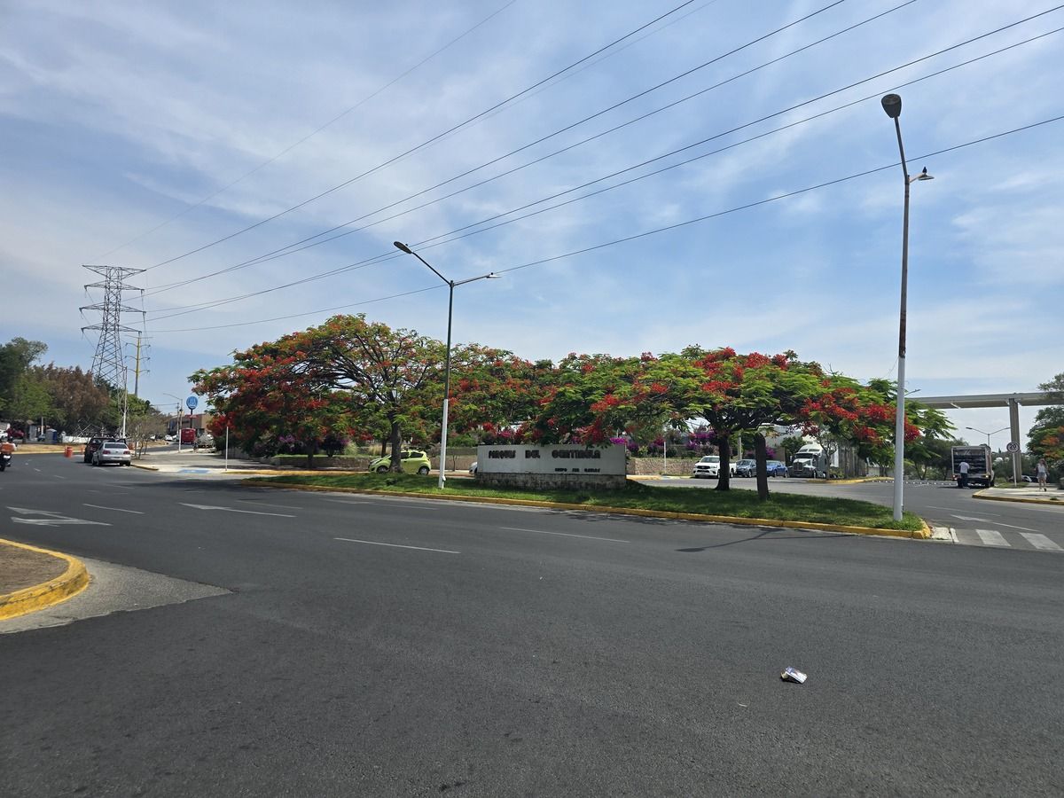 28 de 40: BAÑO EN PLANTA BAJA