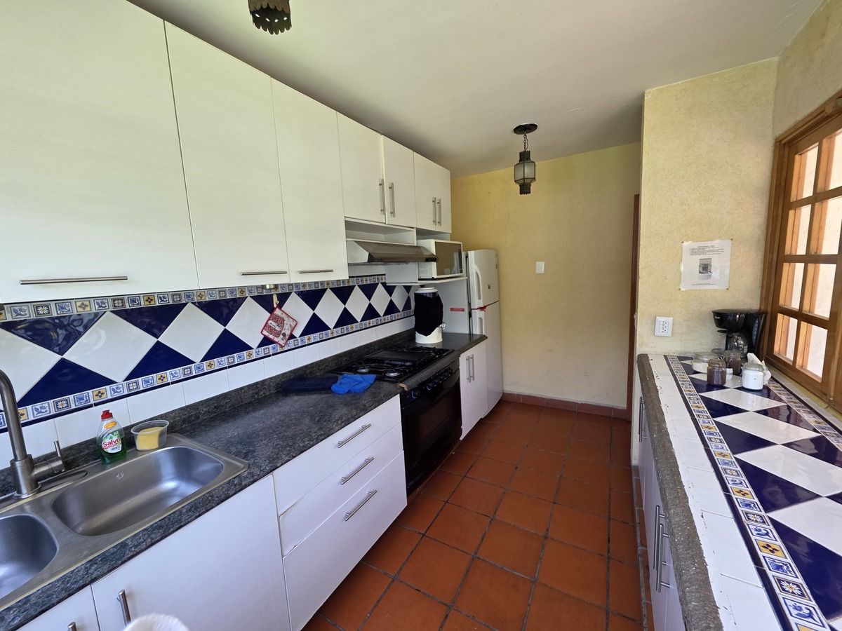 12 of 17: Cocina equipada
