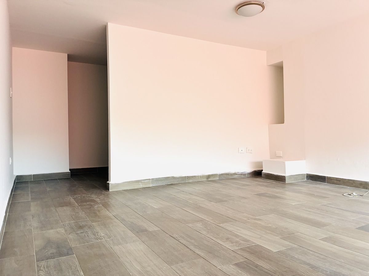 9 of 10: Mezzanine con cuarto