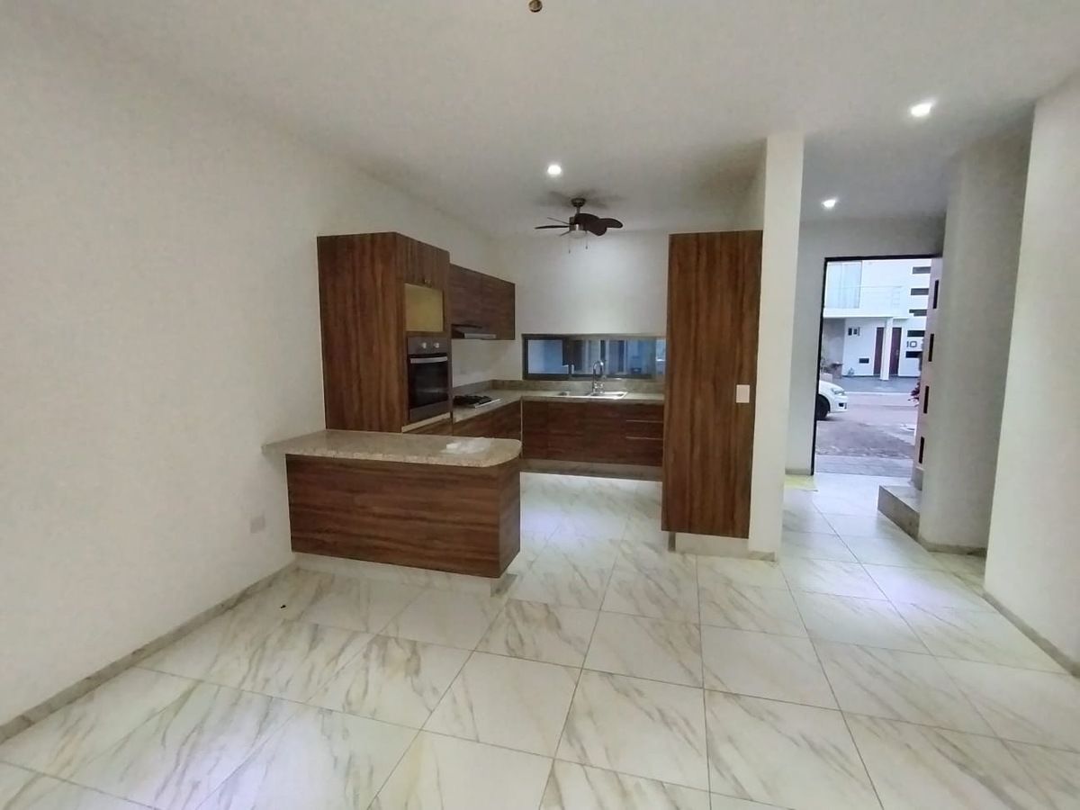 2 de 19: https://assets.easybroker.com/property_images/5276897/909306