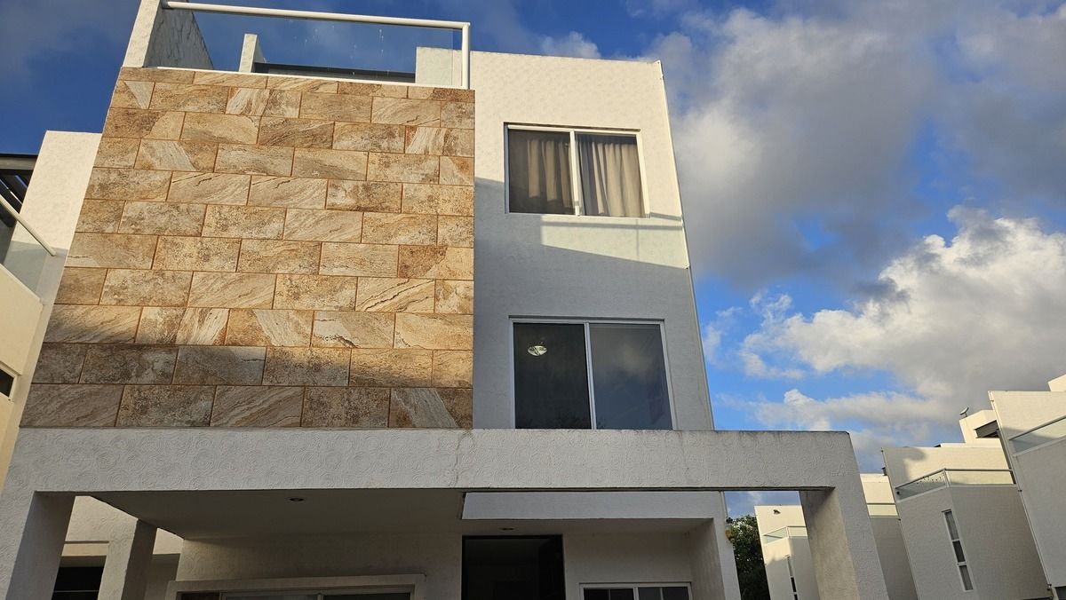 1 of 18: FACHADA