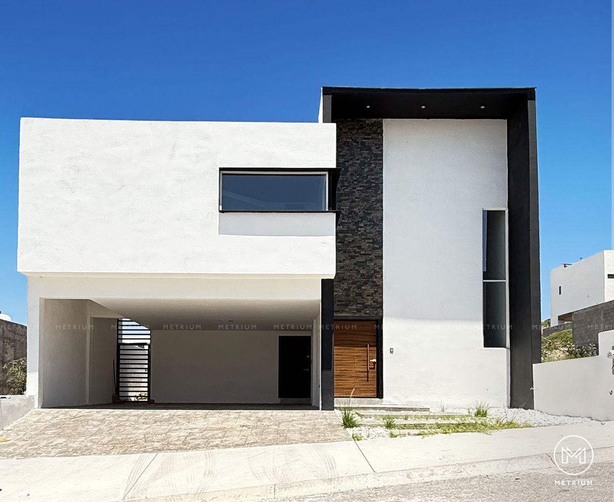 1 of 40: Fachada