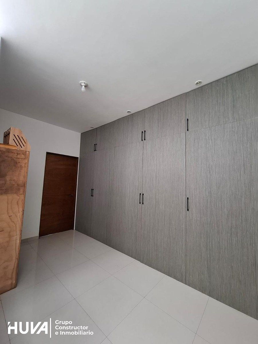 9 de 13: Distribuidor en PA con amplio closet de blancos