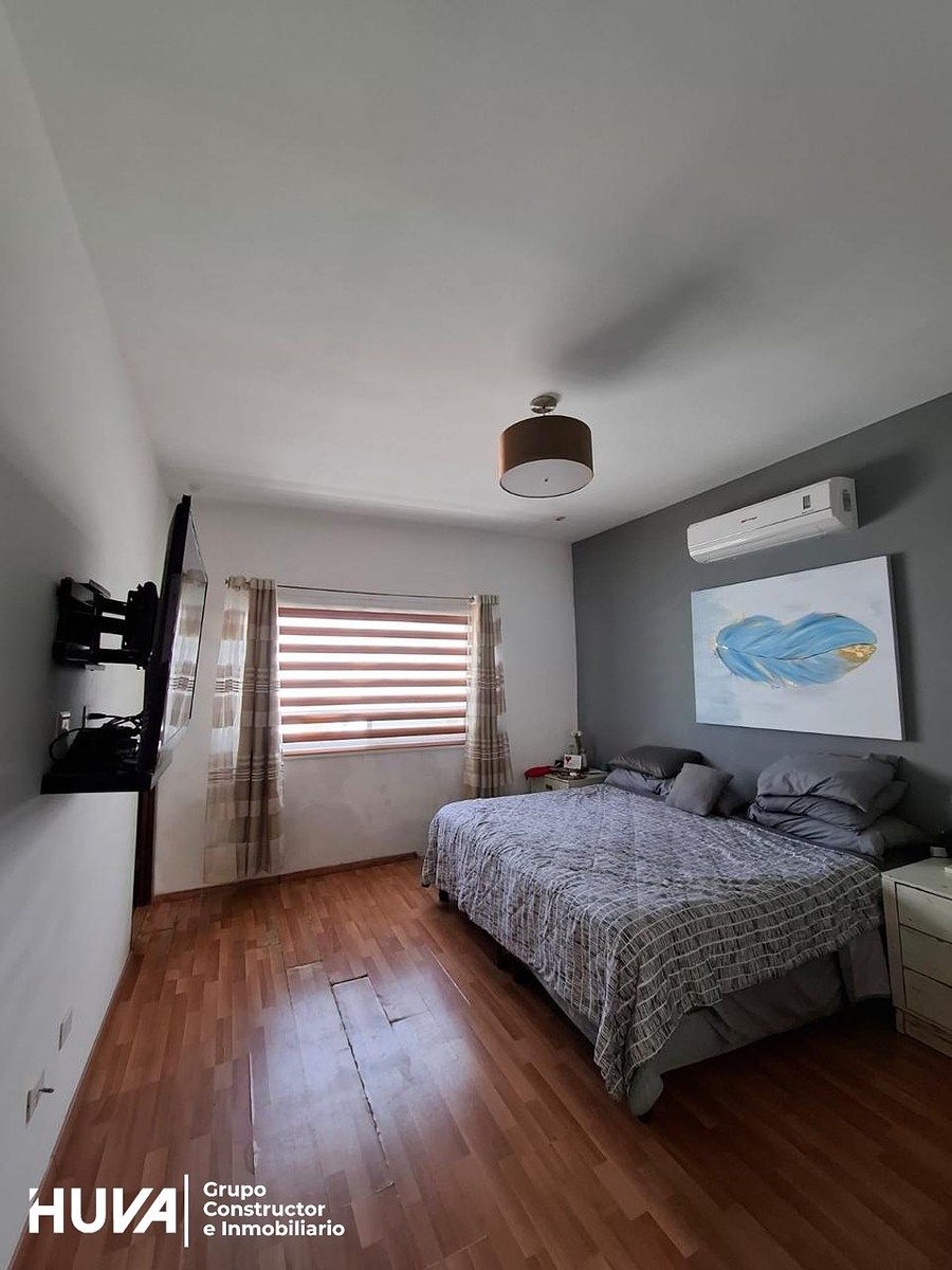 12 de 13: Recámara 2 con baño completo