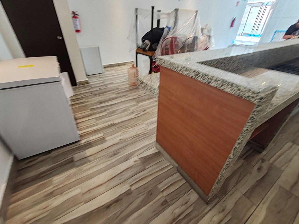 Local Comercial en Venta en Plaza Nouvalia, Oportunidad de Inversión