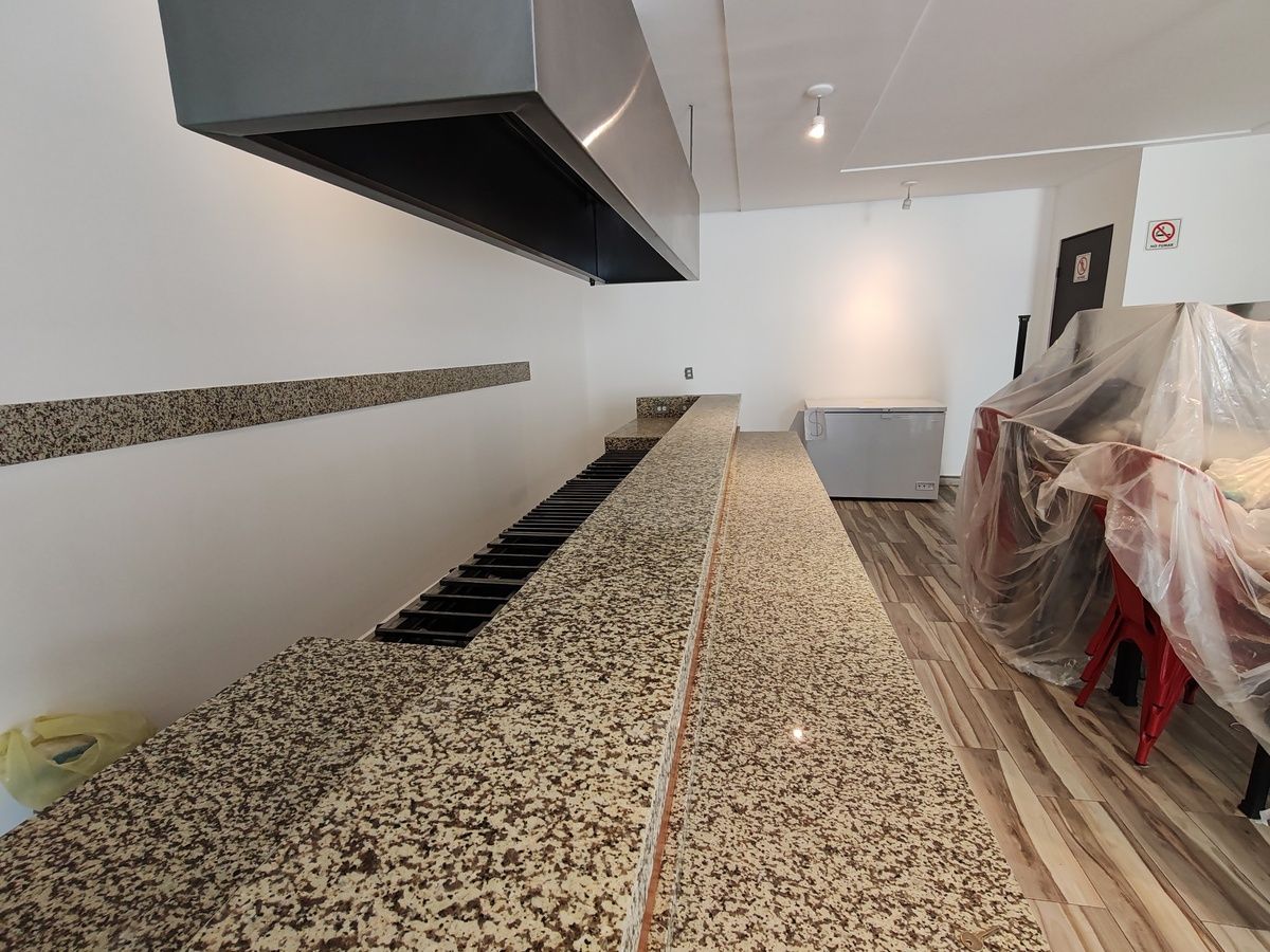 Local Comercial en Venta en Plaza Nouvalia, Oportunidad de Inversión