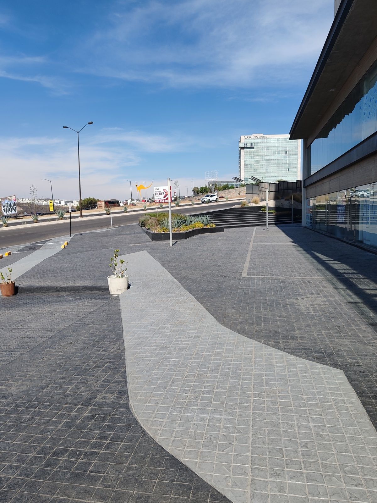 Local Comercial en Venta en Plaza Nouvalia, Oportunidad de Inversión