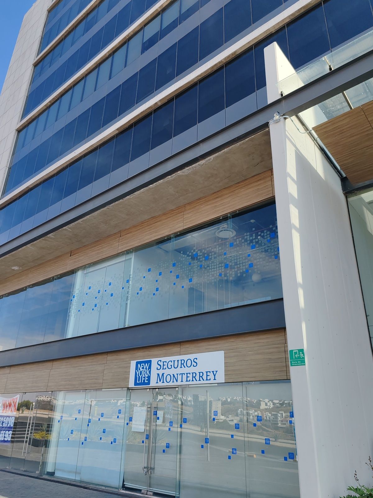 Local Comercial en Venta en Plaza Nouvalia, Oportunidad de Inversión