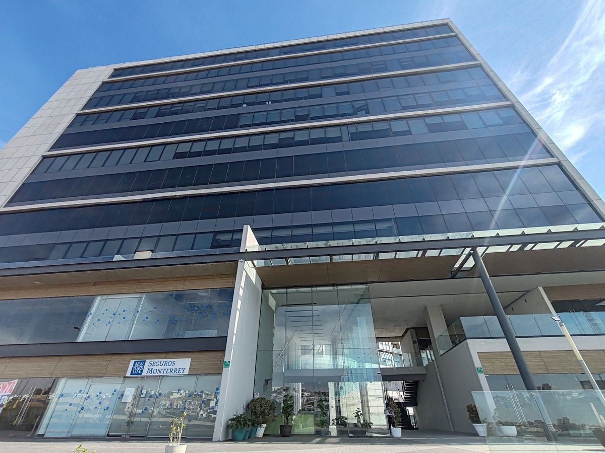 Local Comercial en Venta en Plaza Nouvalia, Oportunidad de Inversión