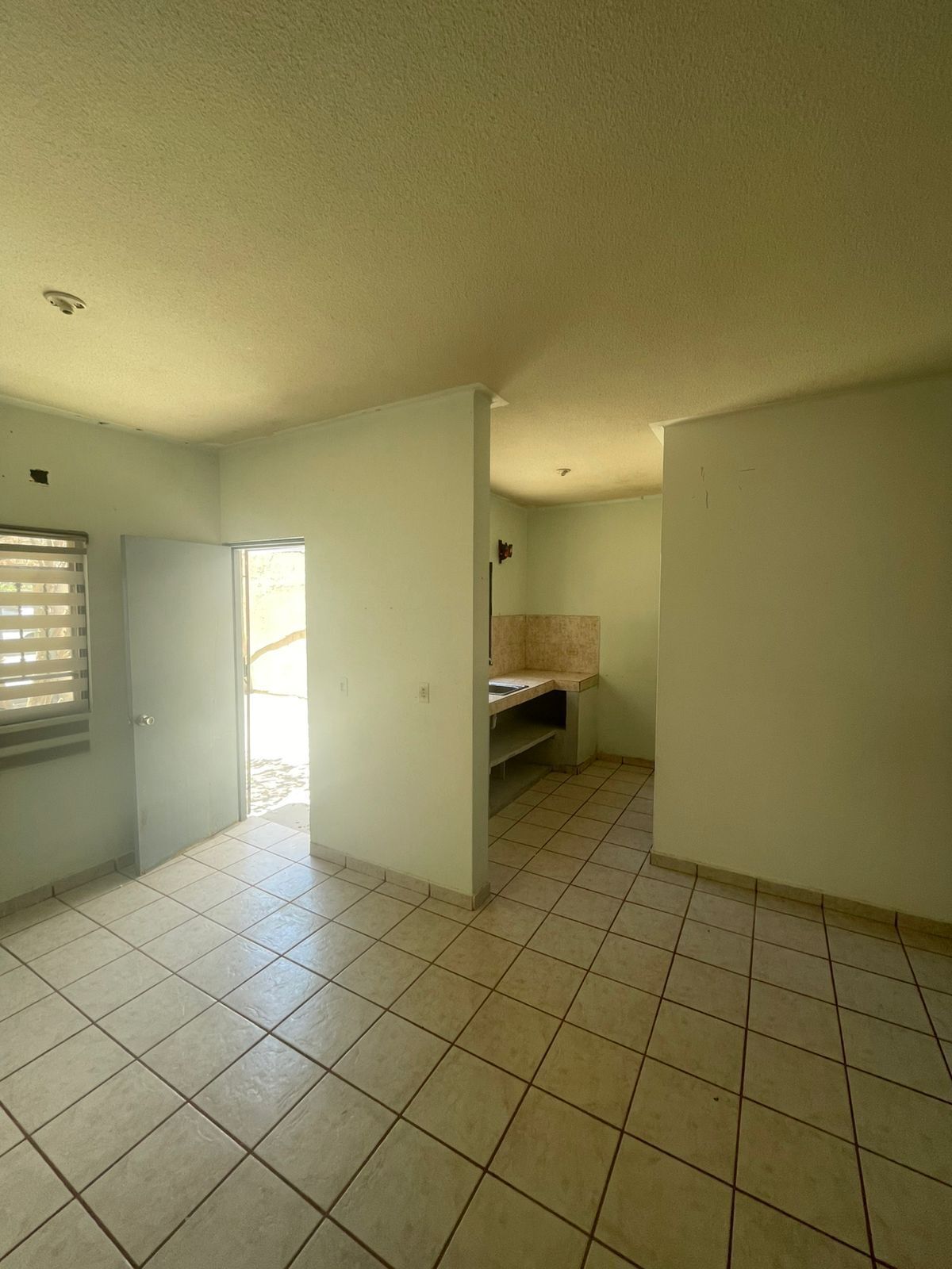 5 of 10: Sala-Cocina