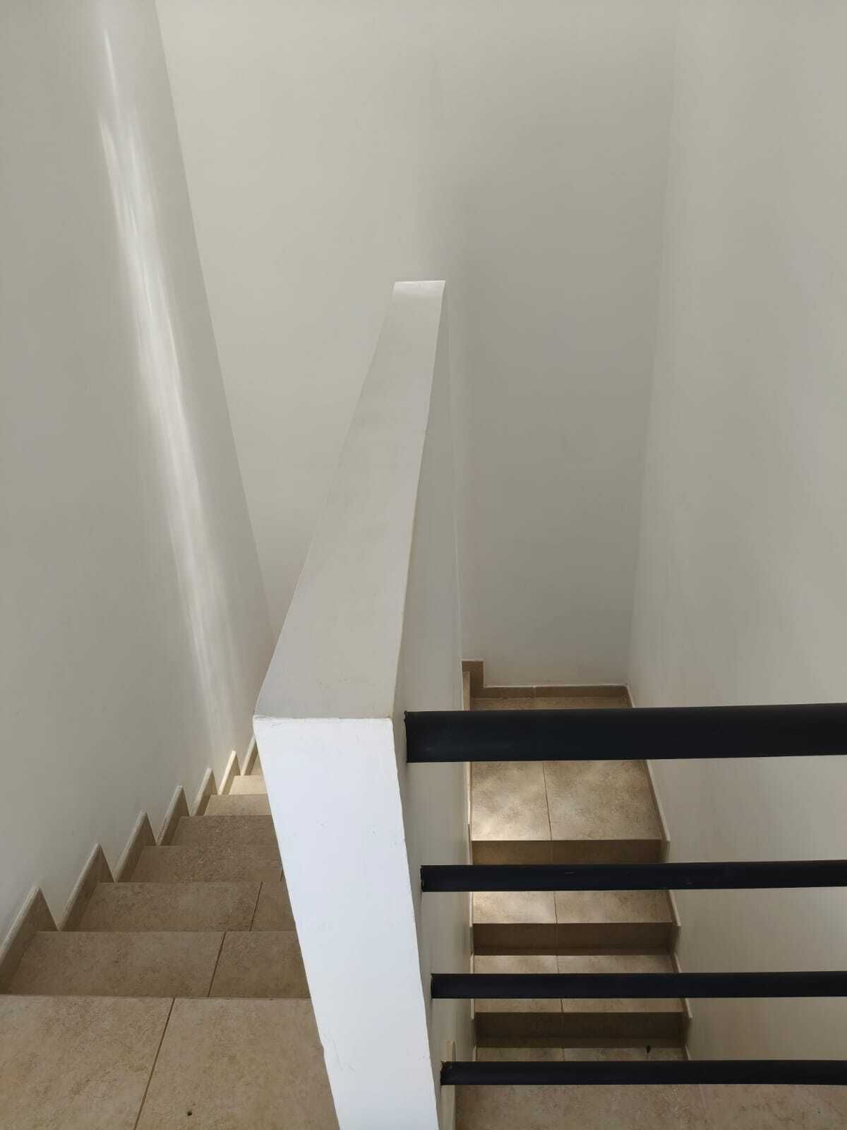 8 de 18: CUBO DE ESCALERA