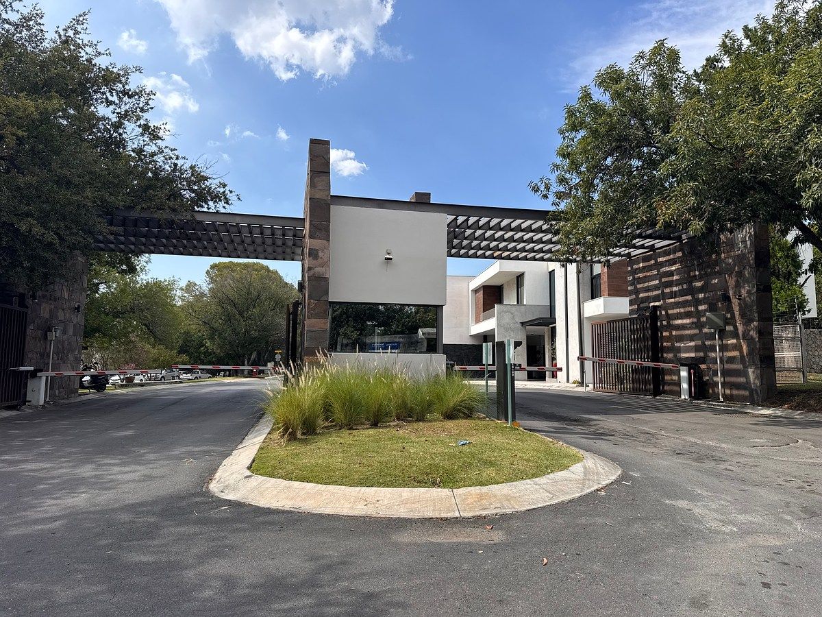 CASA EN VENTA EN PRIVADA SIENNA / CARRETERA NACIONAL, foto 1 de 7