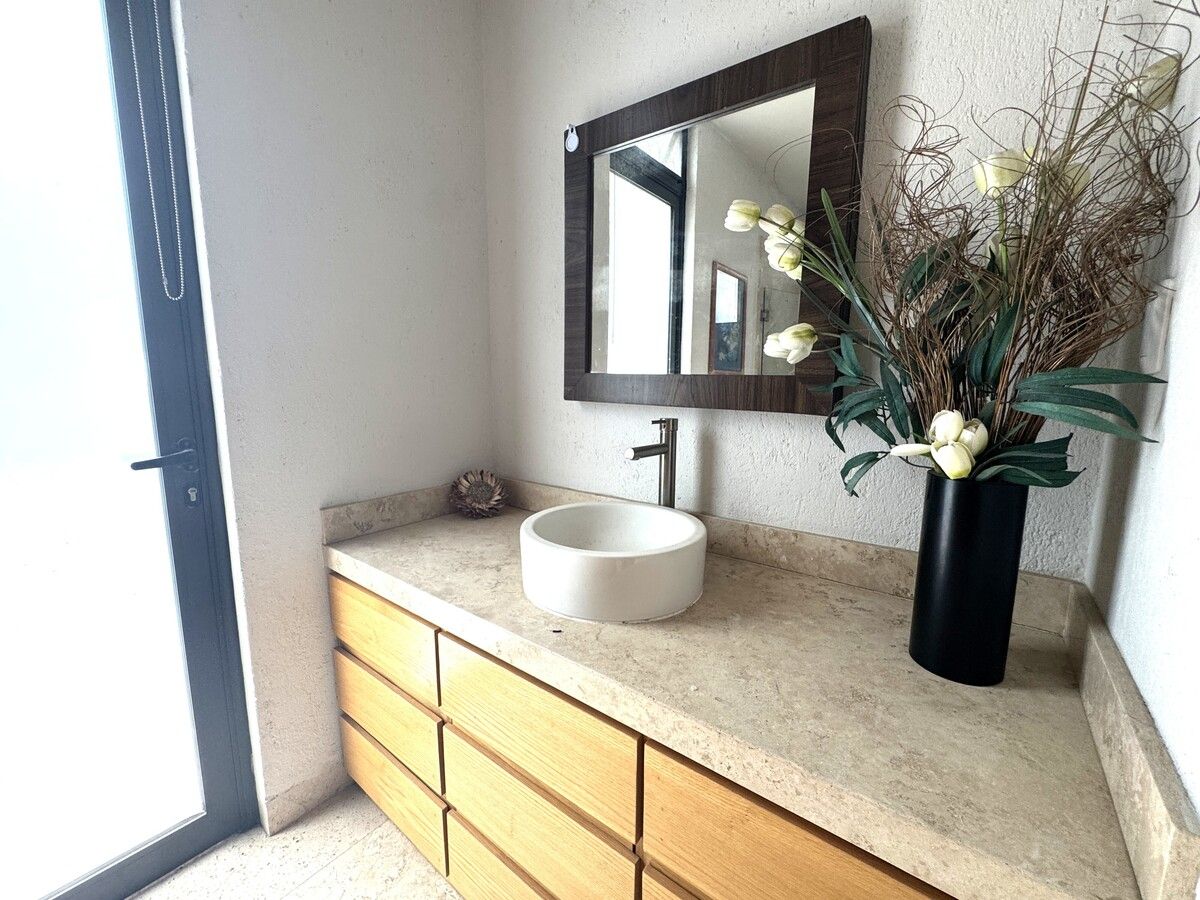 12 de 32: Baño completo abajo
