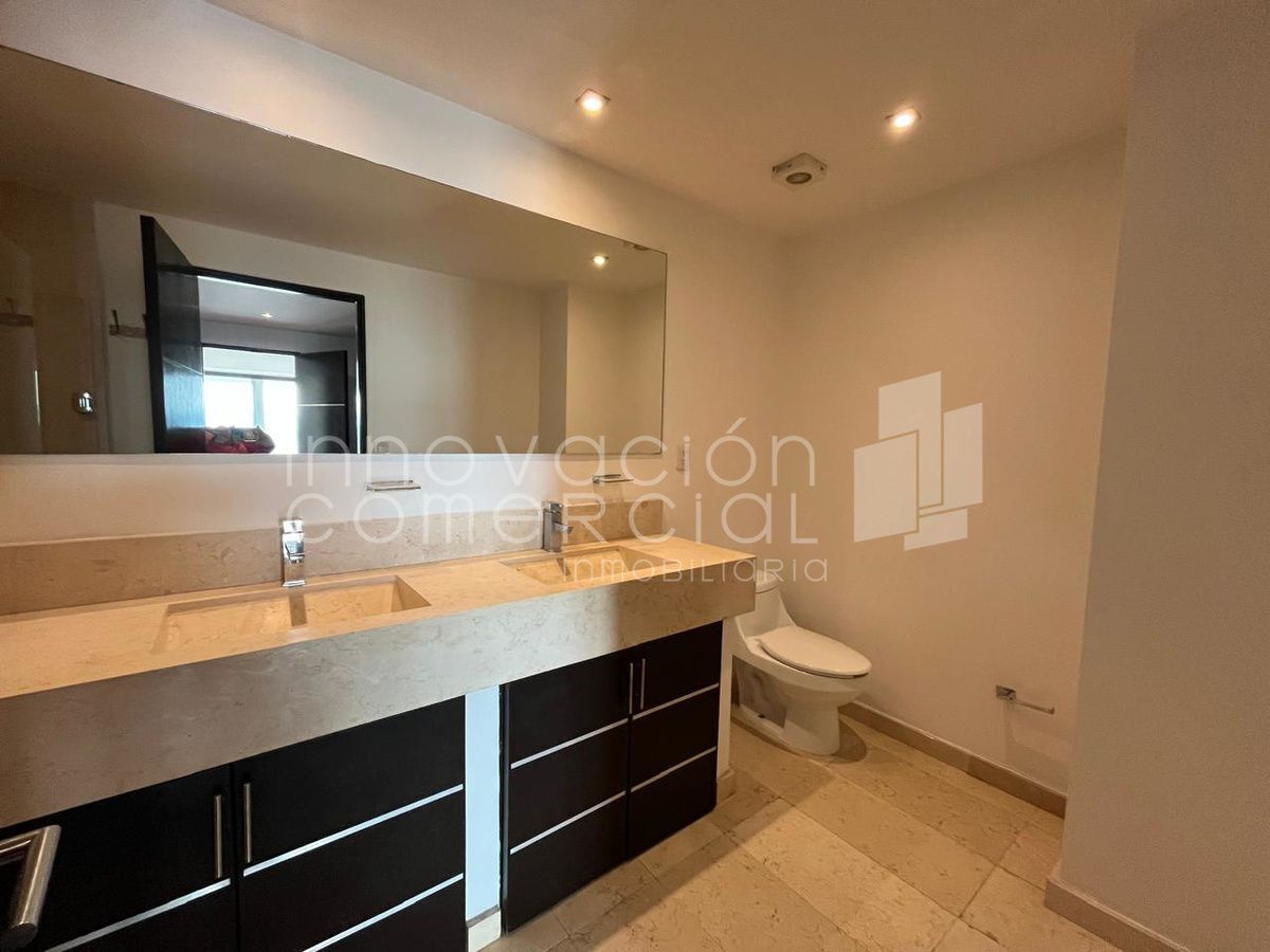 17 de 36: Baño principal