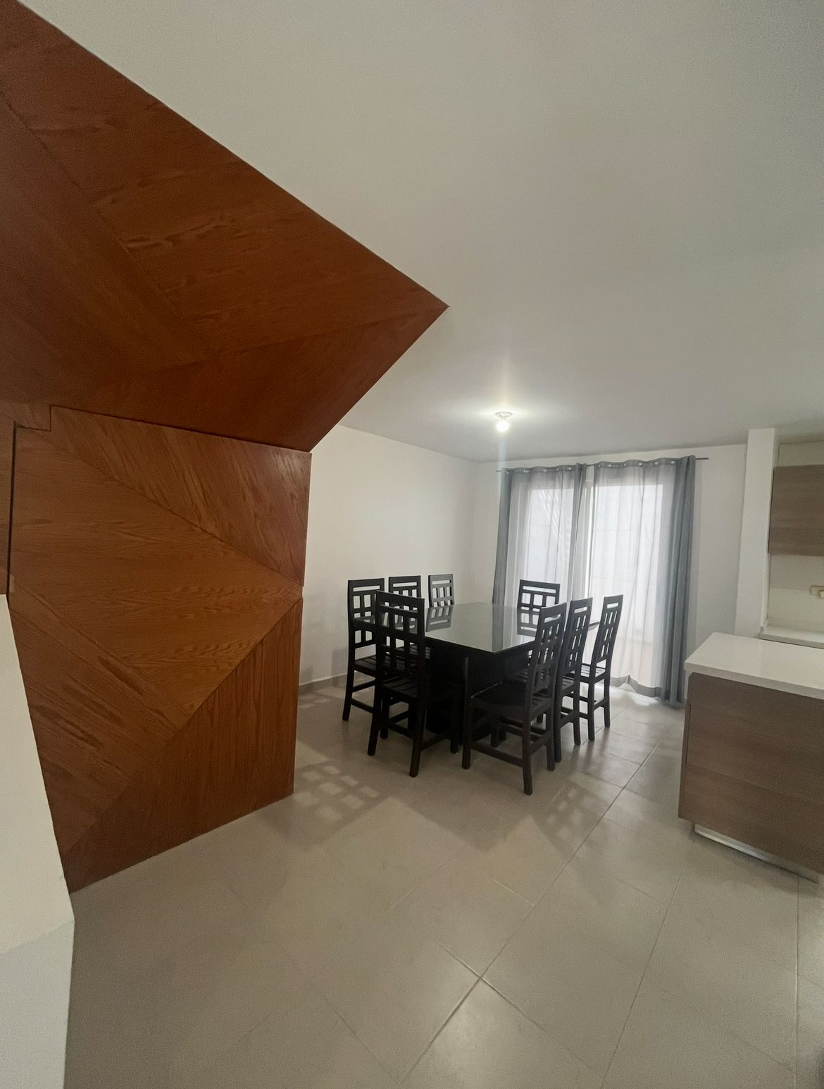 4 of 13: Comedor