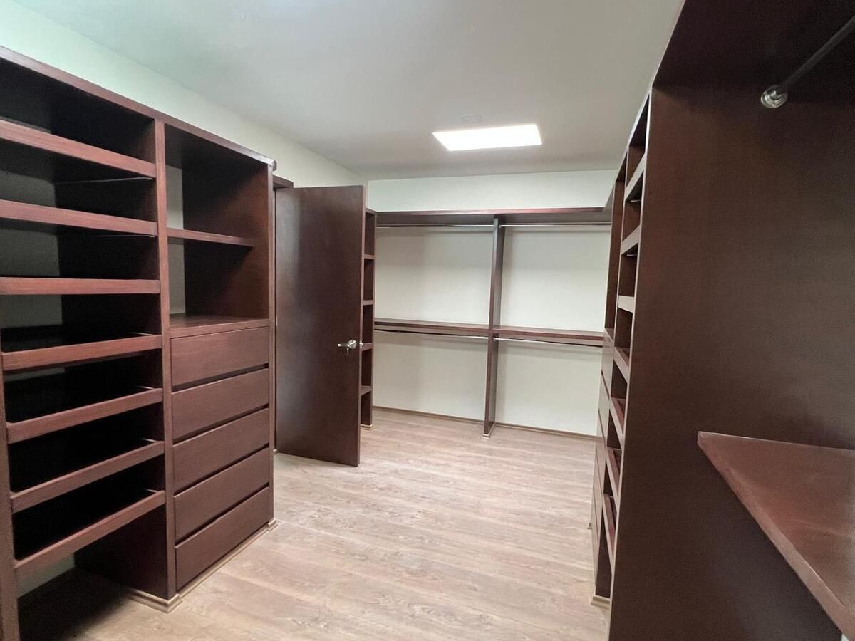 23 de 47: Recámara ppal vestidor