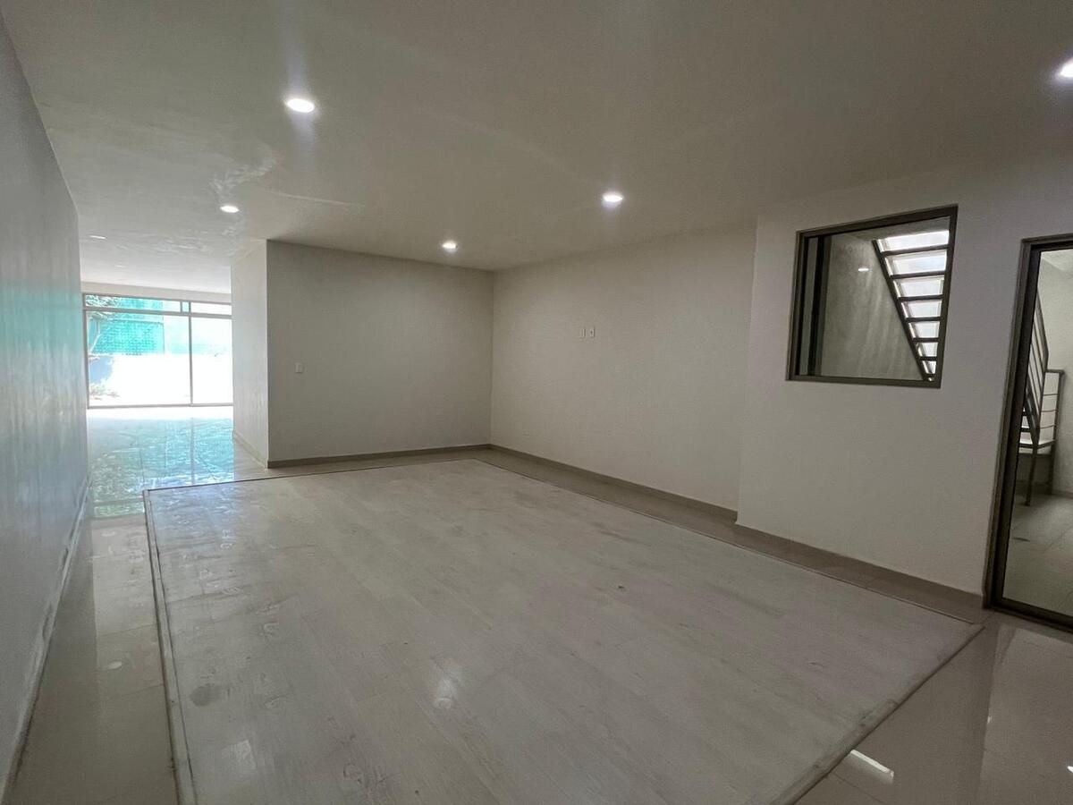 39 de 47: Salón social
