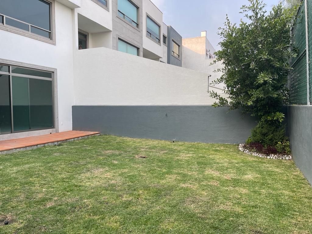 43 de 47: Jardín trasero