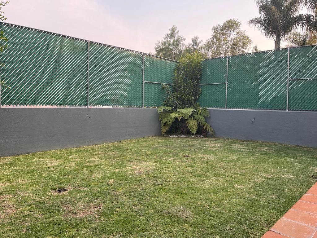 44 de 47: Jardín trasero