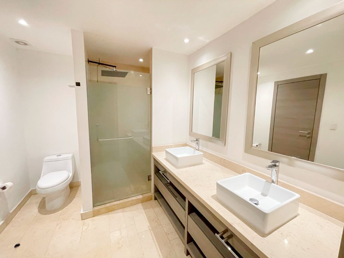 12 de 17: Baño Rec. Principal